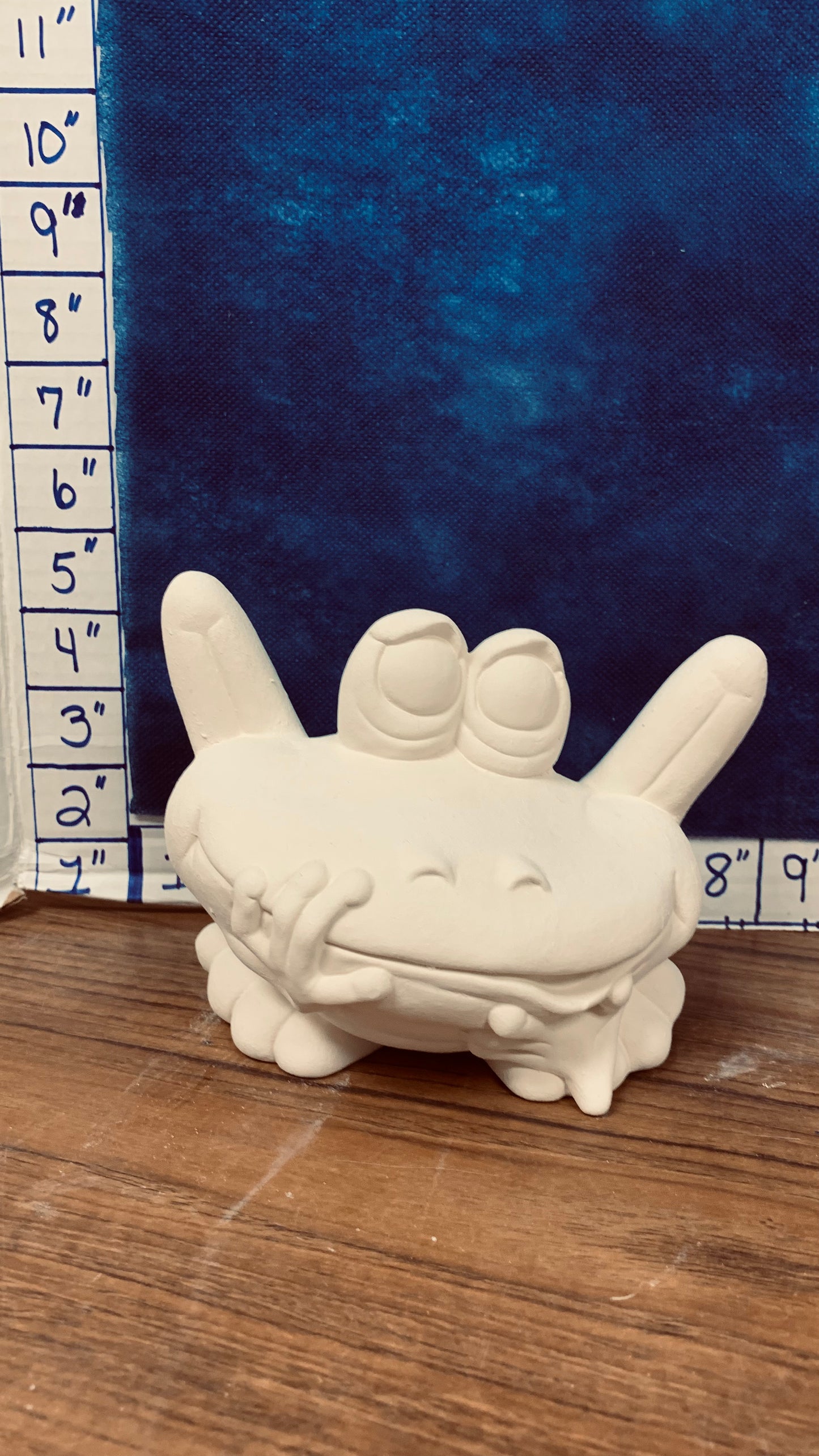Frog hand on lip (Chit)